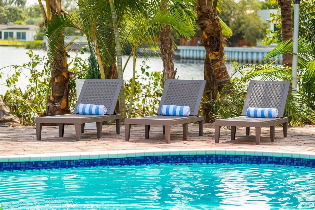 2500 Ne 199th St - Photo 3 of 50