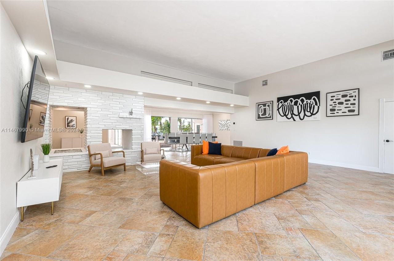 2500 Ne 199th St - Photo 6 of 50