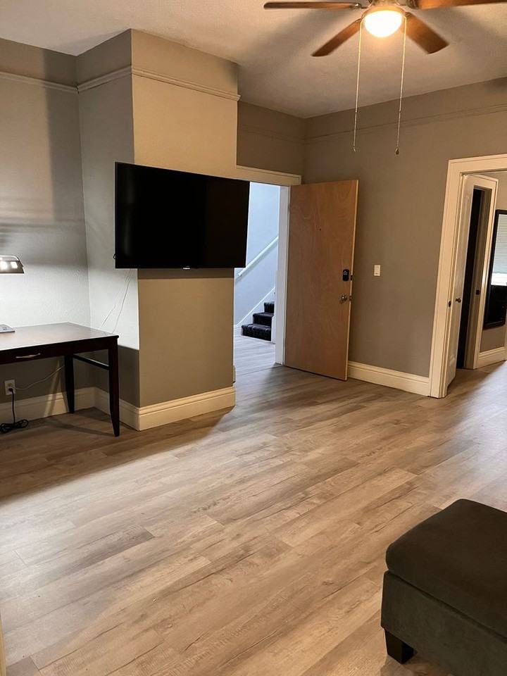 1201 East Broadway Avenue #D - Photo 6 of 6