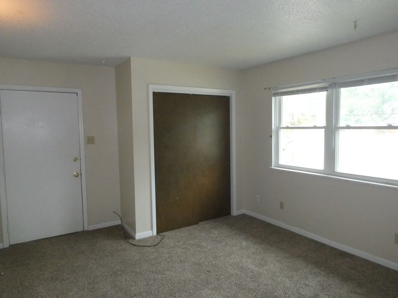 1026 Southpark Drive - Photo 2 of 9