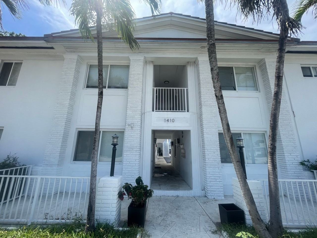 1410 SW 37 Ave | Coral Gables (near Business District / Douglas corridor) - Photo 7 of 38