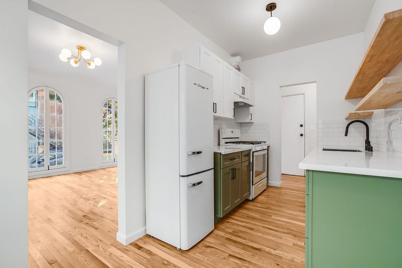 3315 Larissa Drive - Photo 4 of 21