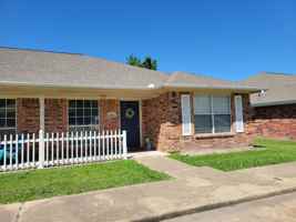 featured image of 1704 Rock Hollow Loop