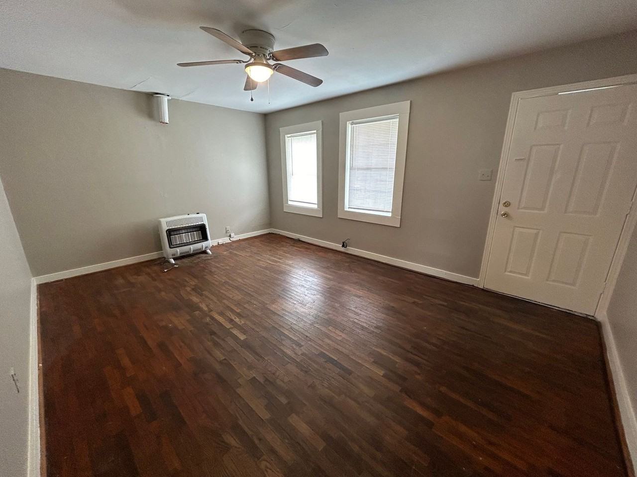 220 W Thomas St - Photo 2 of 6