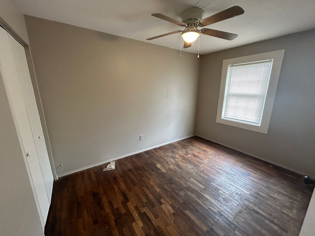 220 W Thomas St - Photo 5 of 6