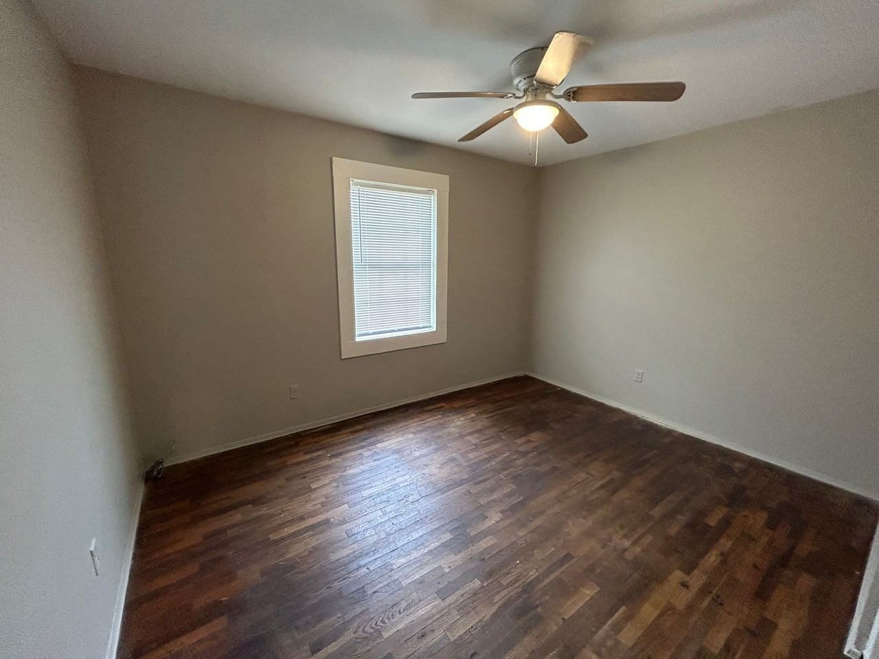 220 W Thomas St - Photo 6 of 6