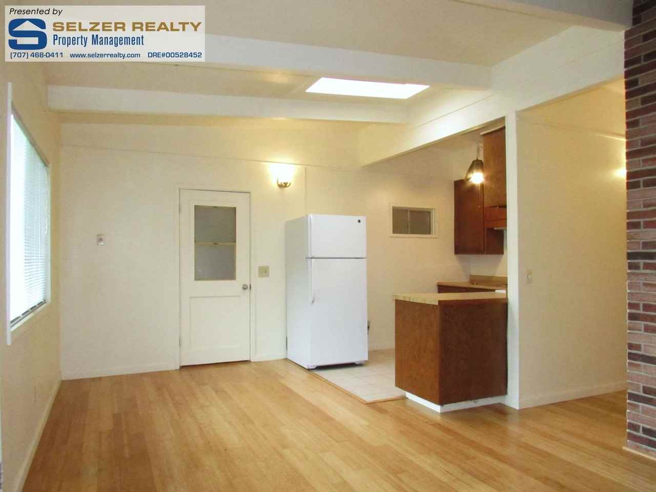 521 Redwood Ave - Photo 4 of 13