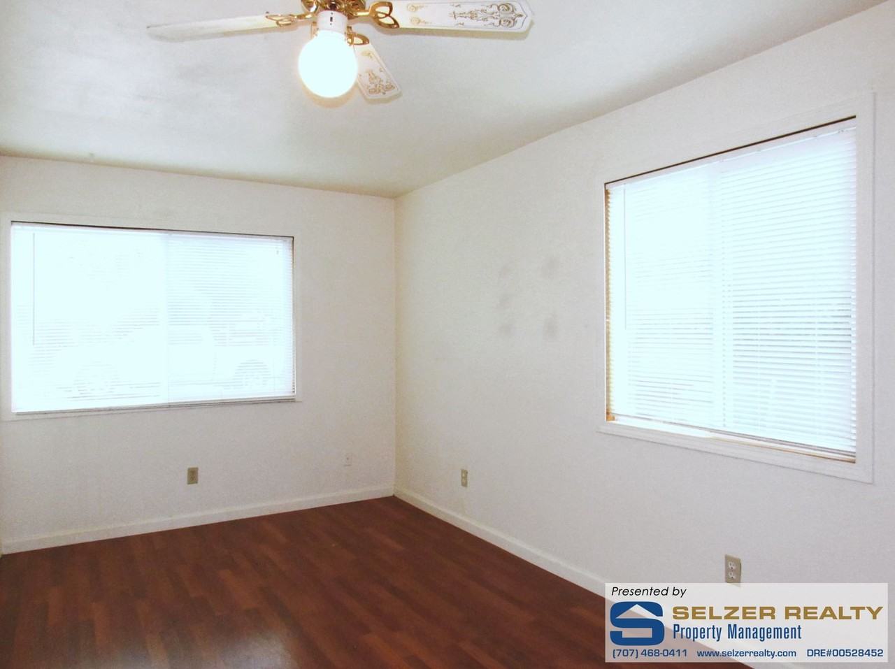 521 Redwood Ave - Photo 7 of 13