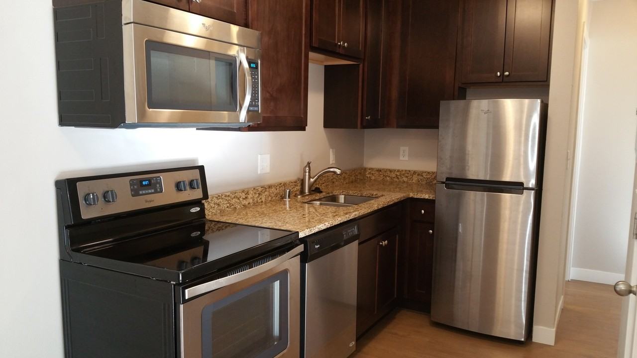 Modern Farwell Ave Apartments - Photo 2 of 21