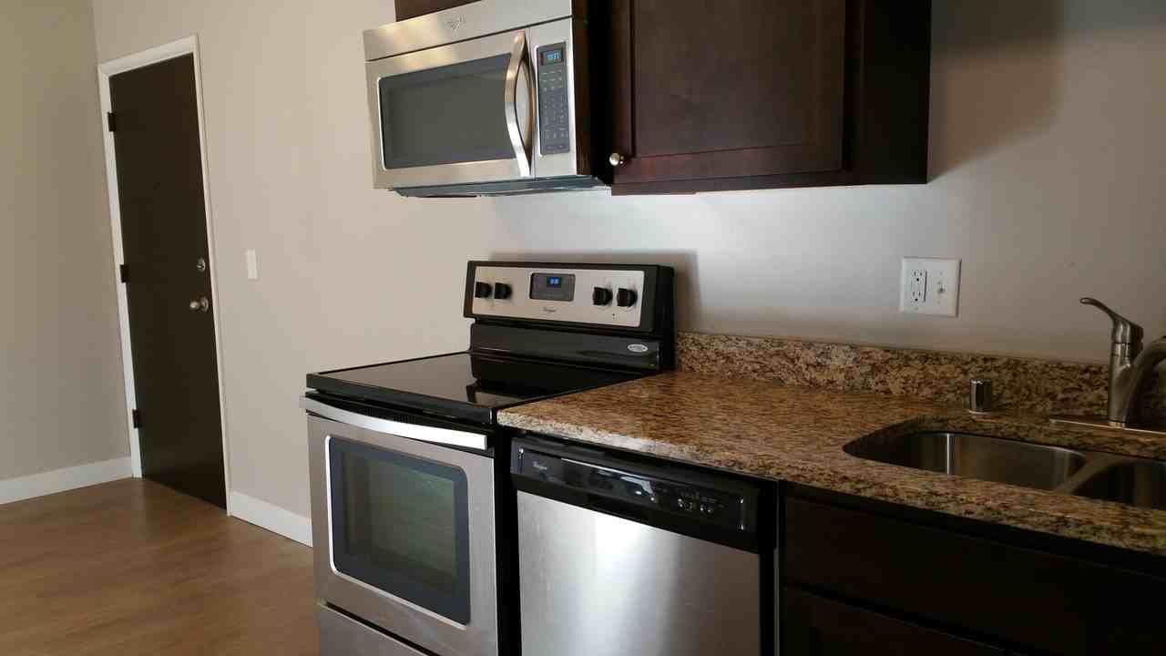 Modern Farwell Ave Apartments - Photo 3 of 21