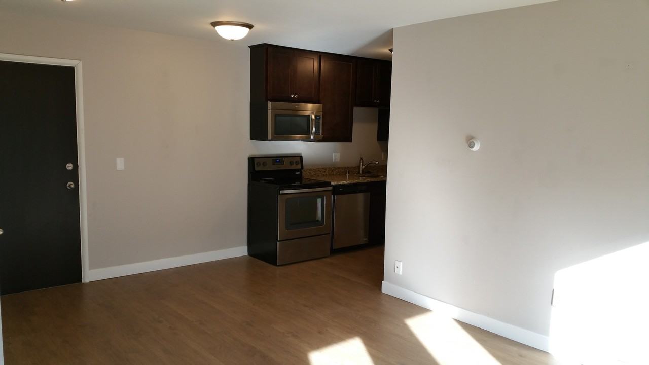 Modern Farwell Ave Apartments - Photo 5 of 21