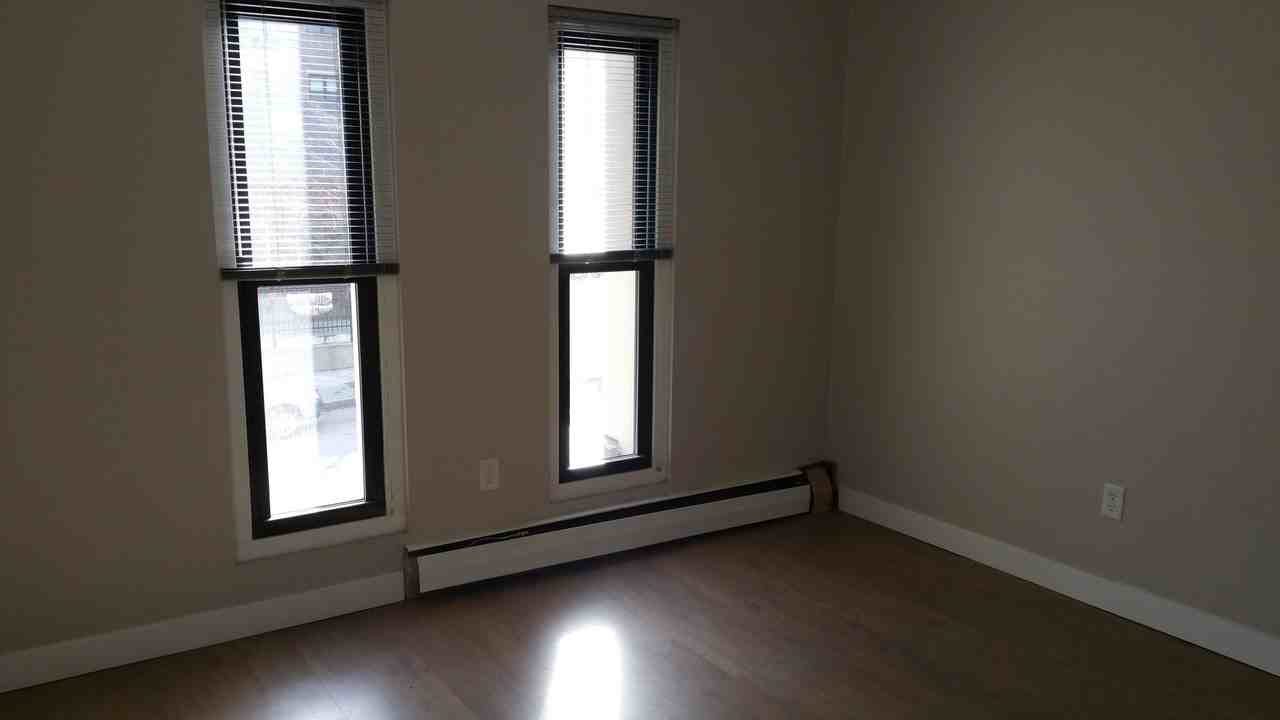 Modern Farwell Ave Apartments - Photo 7 of 21