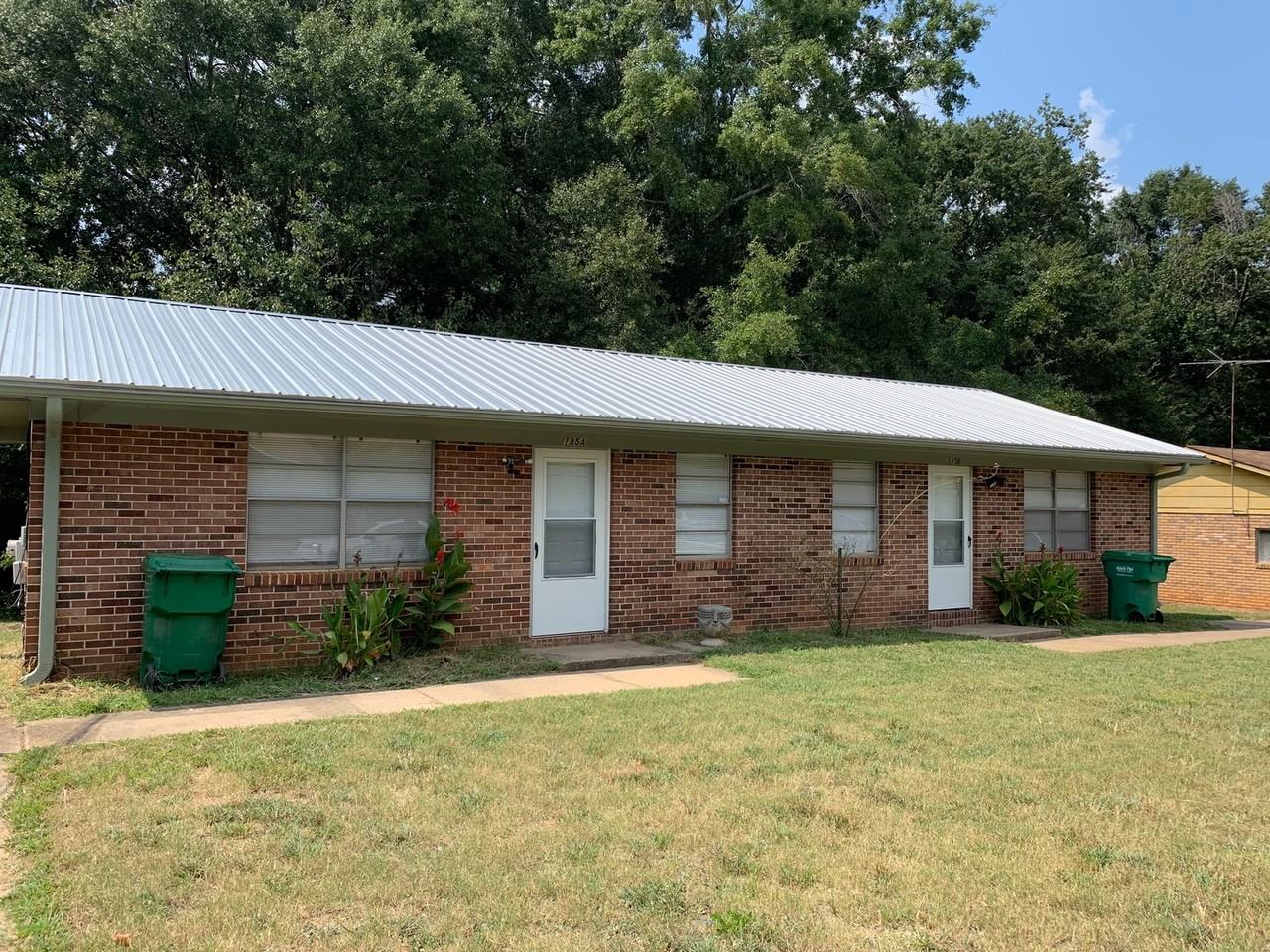 135A Sycamore Ln - Photo 2 of 19