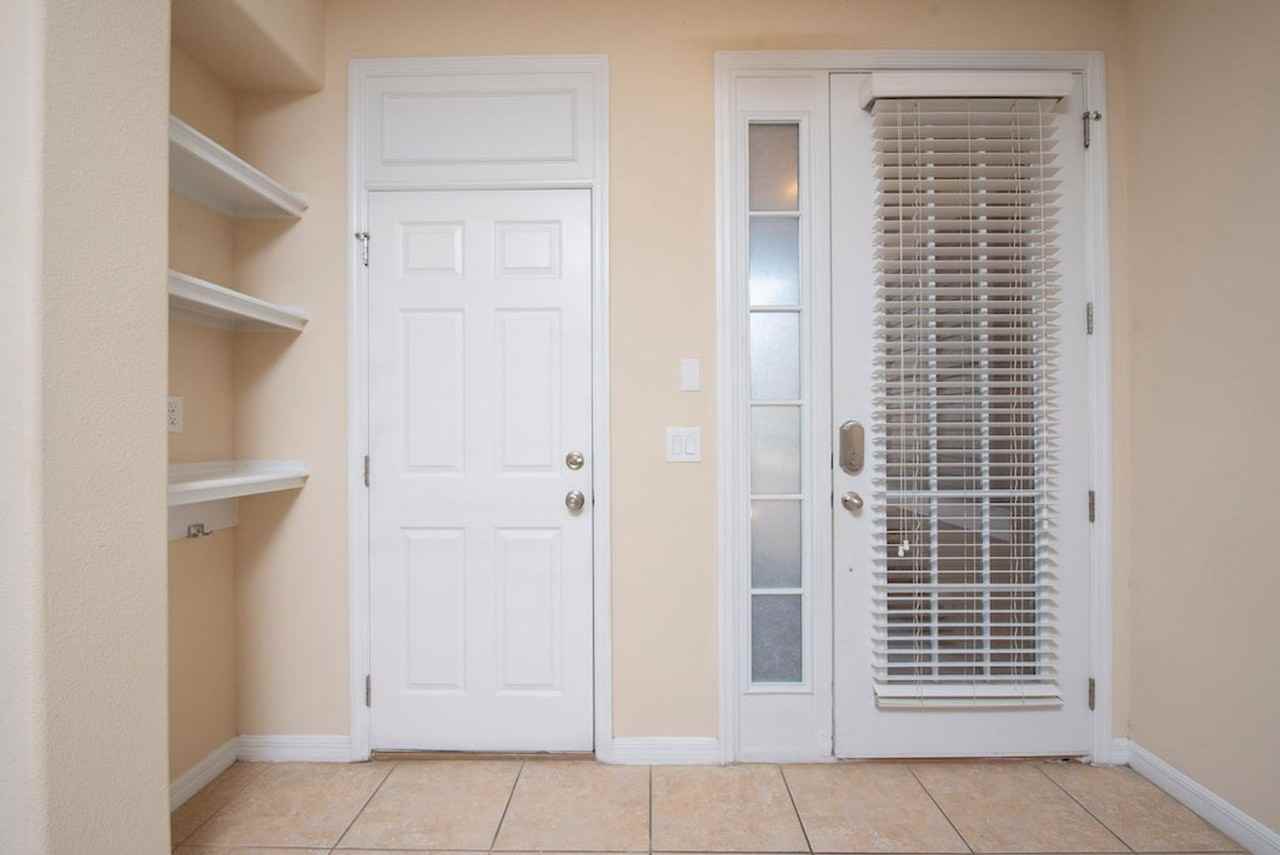 9460 Tawnyberry Street - Photo 5 of 26