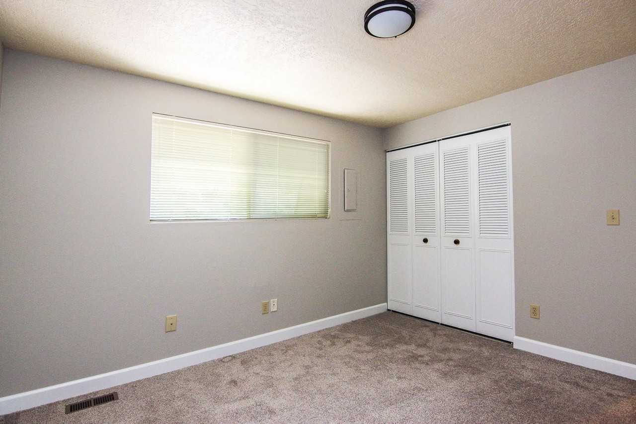 Willamette Center - Photo 3 of 30