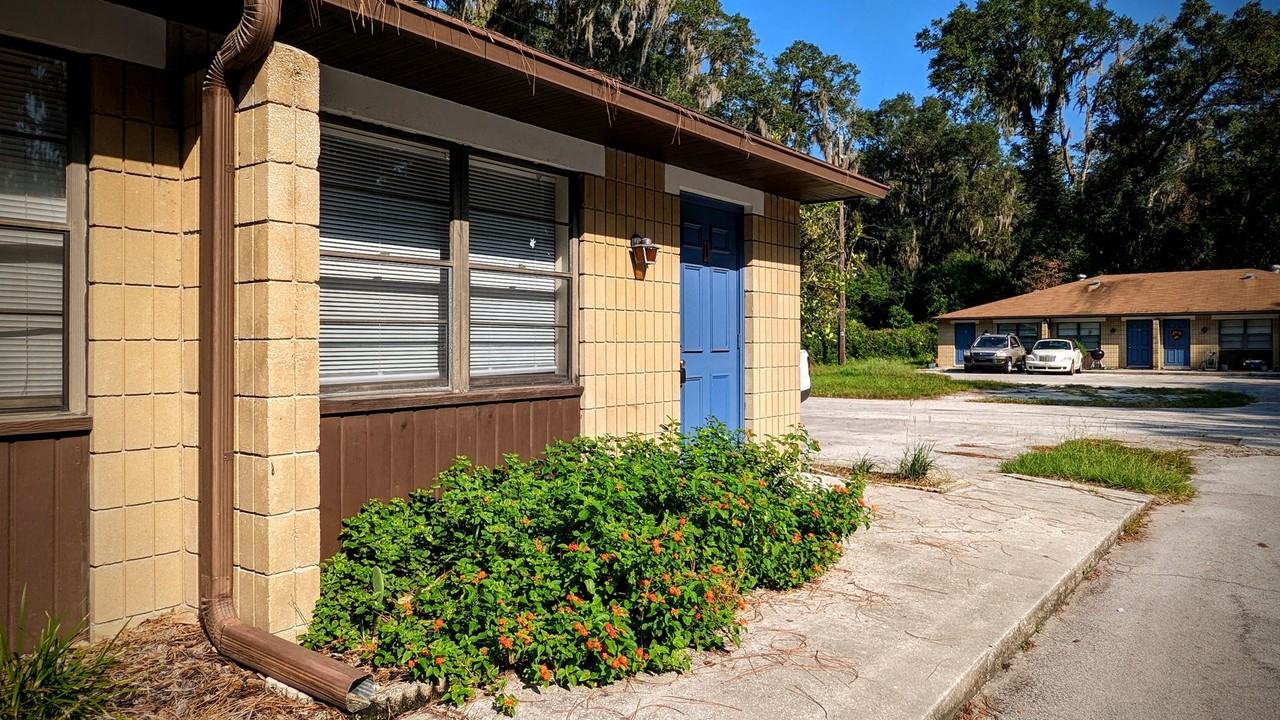 A4524 Suburban Apartments - Photo 4 of 16