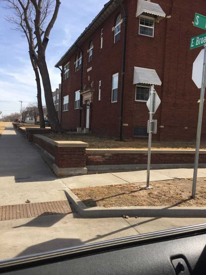 1201 1201 E Broadway #L - Photo 2 of 7