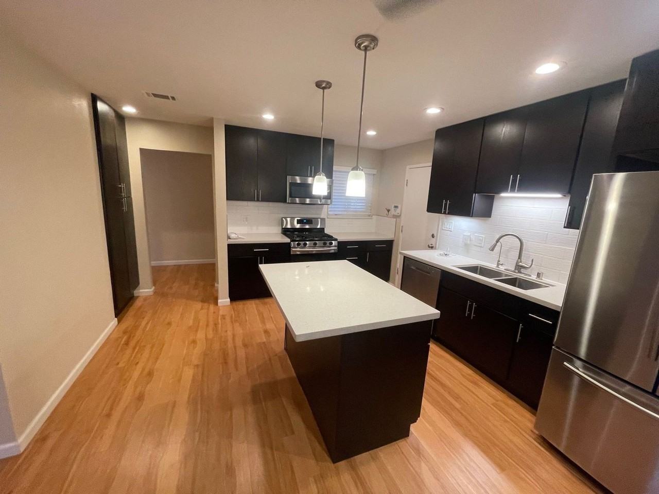 1229 Menlo Dr - Photo 2 of 18