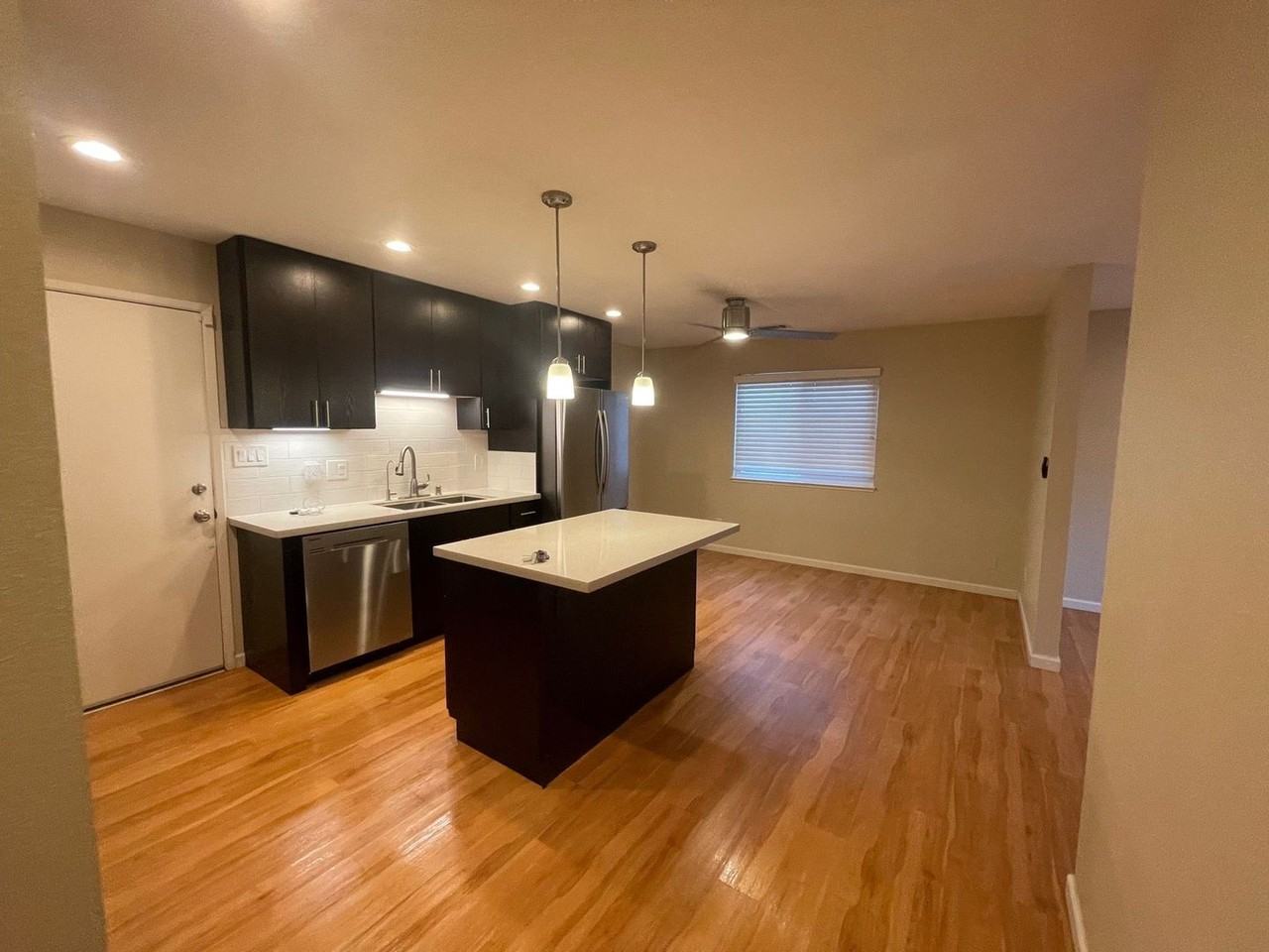 1229 Menlo Dr - Photo 3 of 18