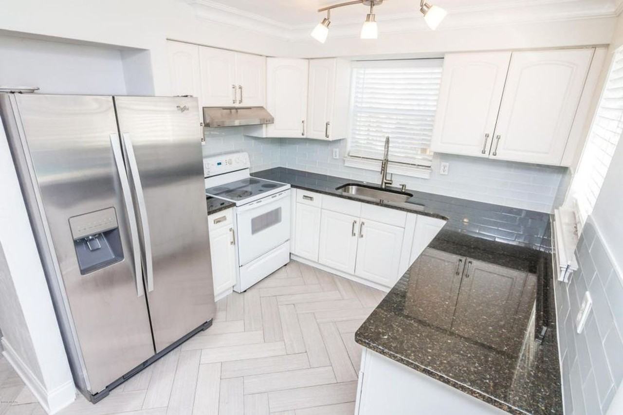 440 Nautilus Ave - Photo 4 of 20