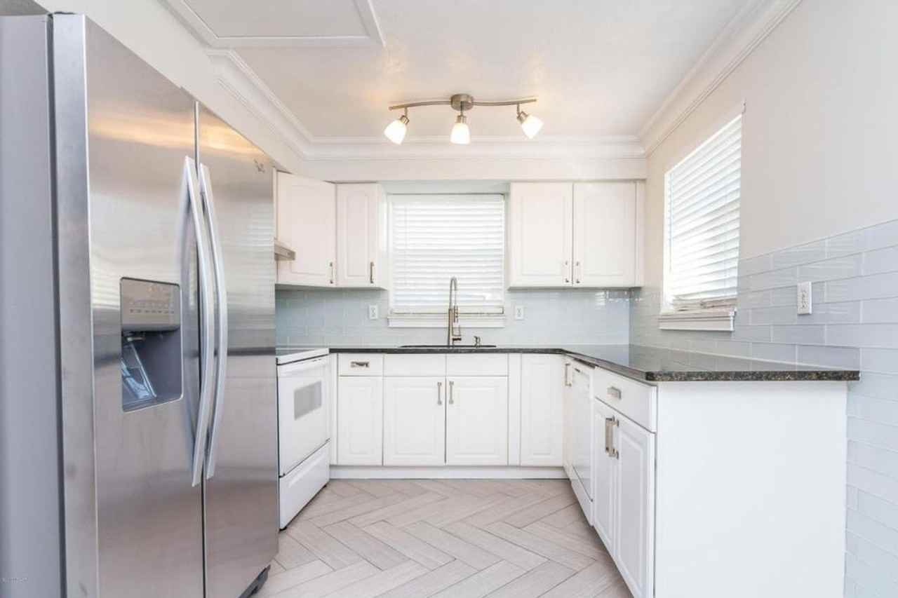 440 Nautilus Ave - Photo 5 of 20