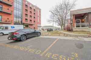 featured image of 1111 E Walnut St