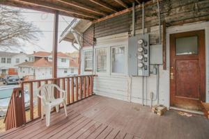 featured image of 1111 E Walnut St