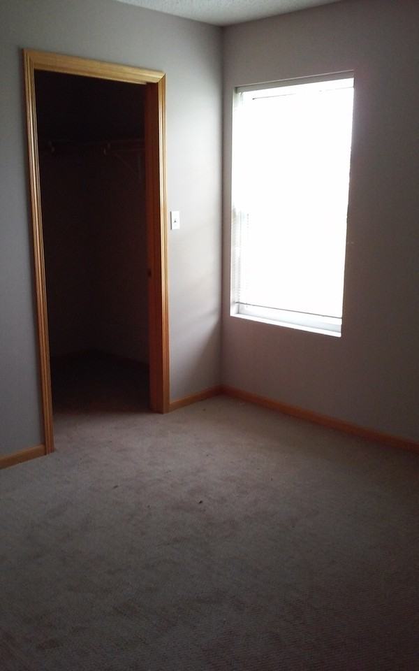 Douglas Way 812-14 - Photo 2 of 8