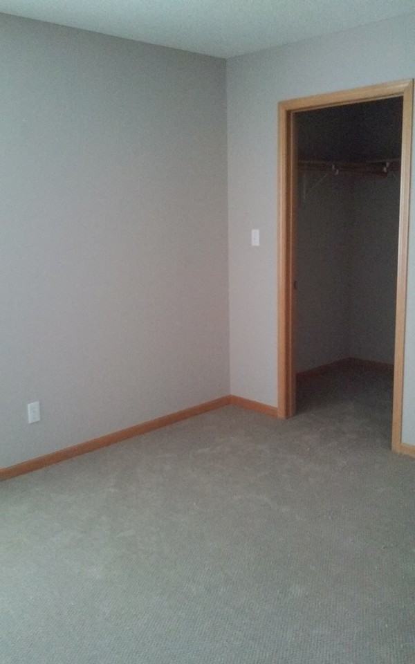 Douglas Way 812-14 - Photo 3 of 8