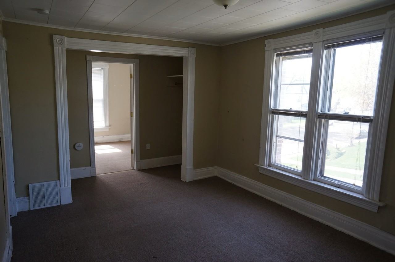901 E 4th St - Photo 2 of 9