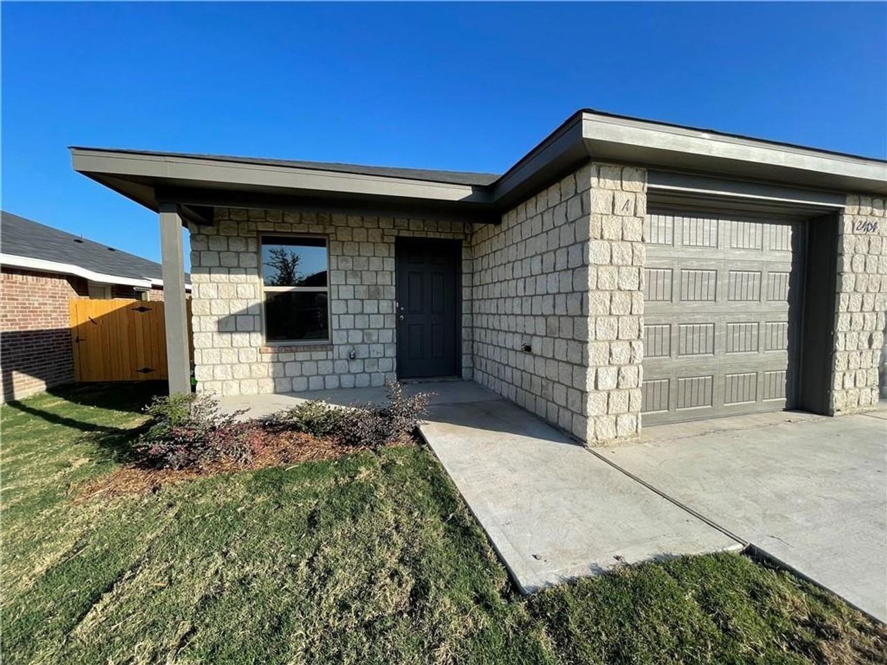 DUNTOV DR 2404 - Photo 2 of 43