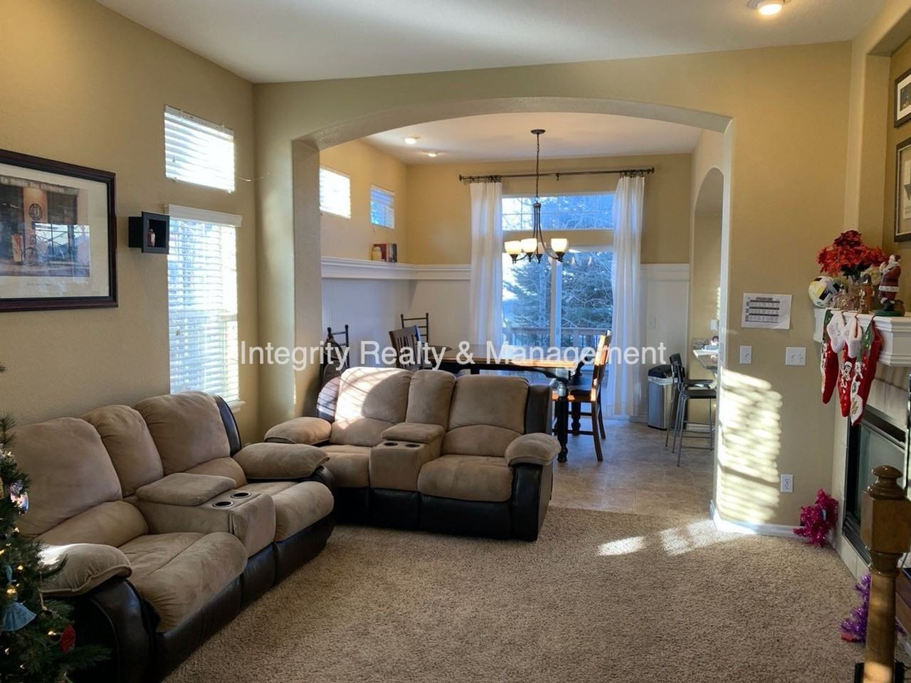 3025 Redhaven Way - Photo 4 of 28