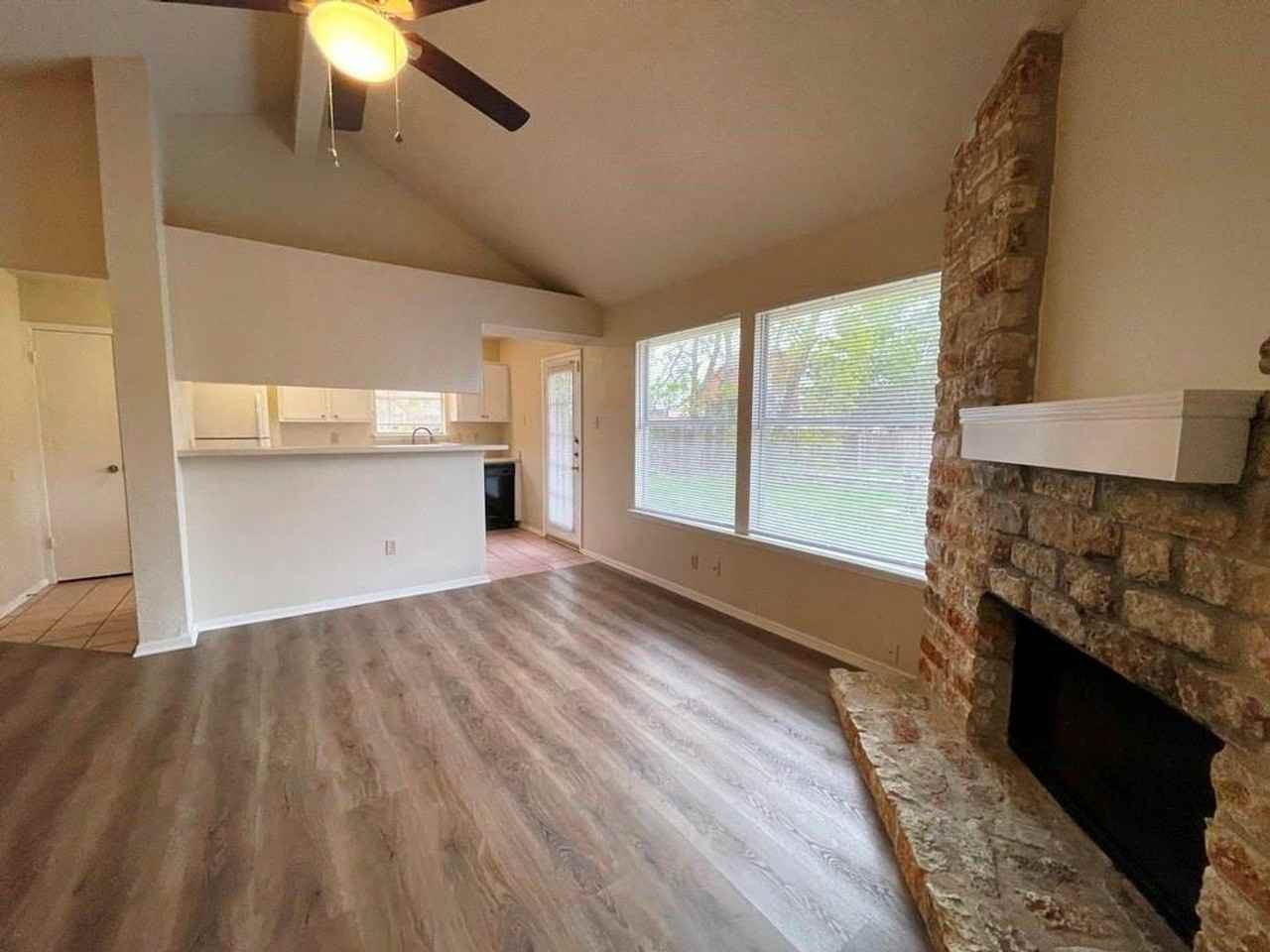 16719 Whitebrush Loop - Photo 5 of 37