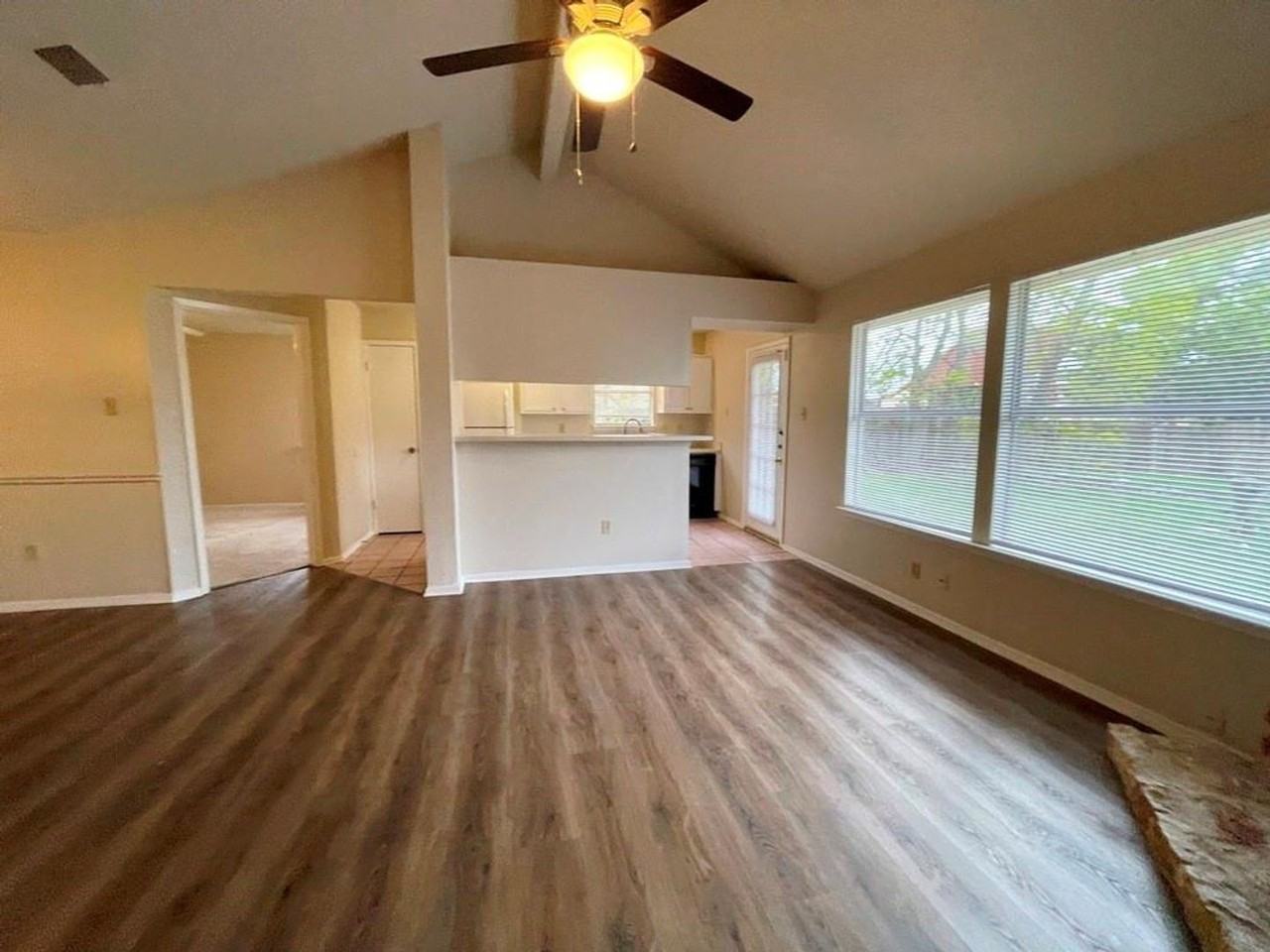 16719 Whitebrush Loop - Photo 6 of 37