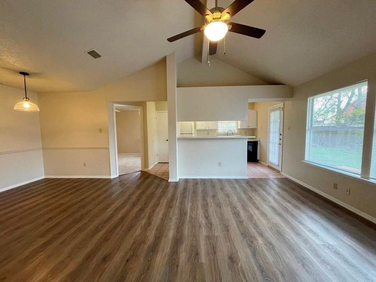 16719 Whitebrush Loop - Photo 7 of 37