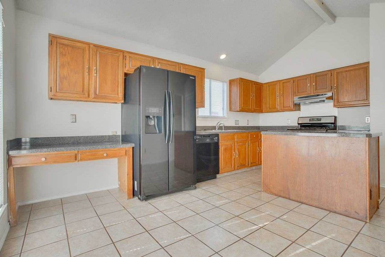 9805 Briar Ridge Dr - Photo 5 of 30