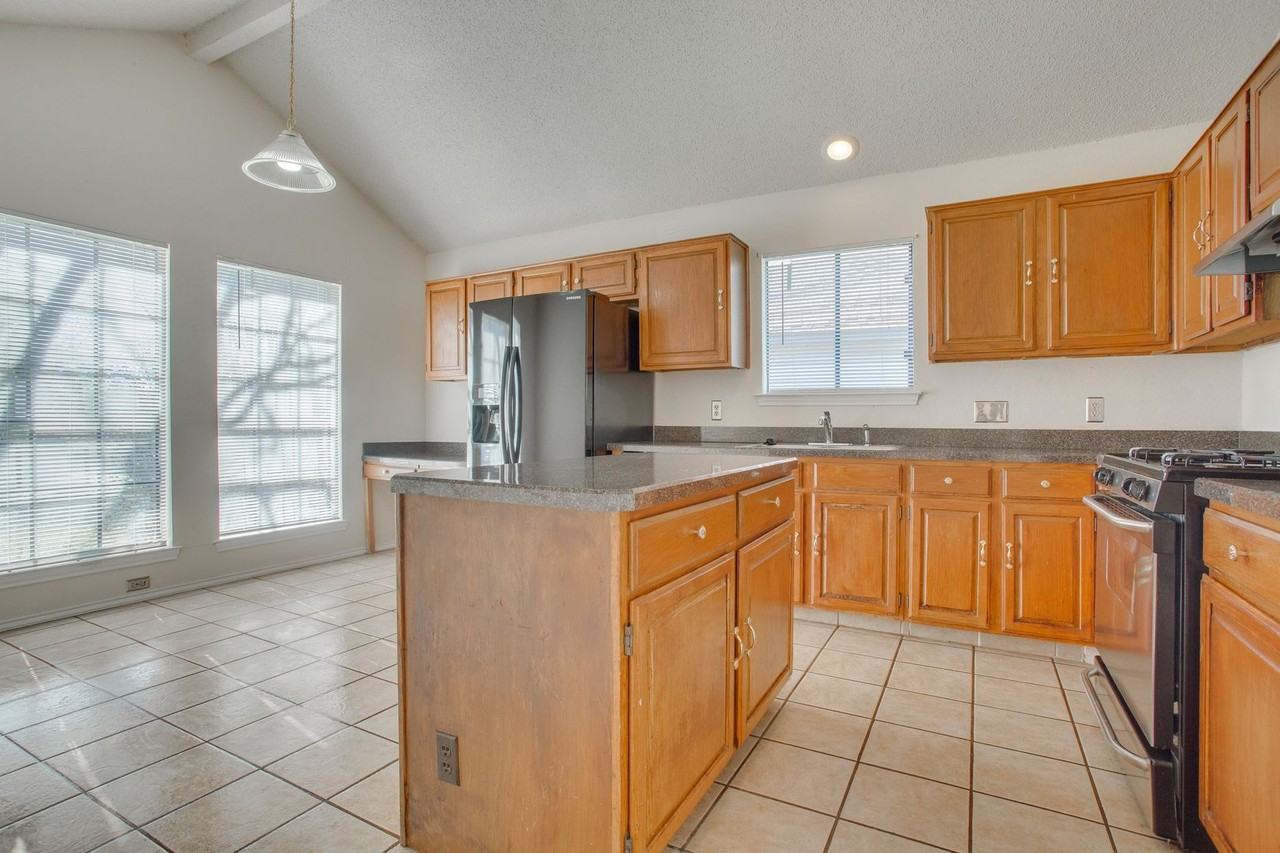 9805 Briar Ridge Dr - Photo 7 of 30