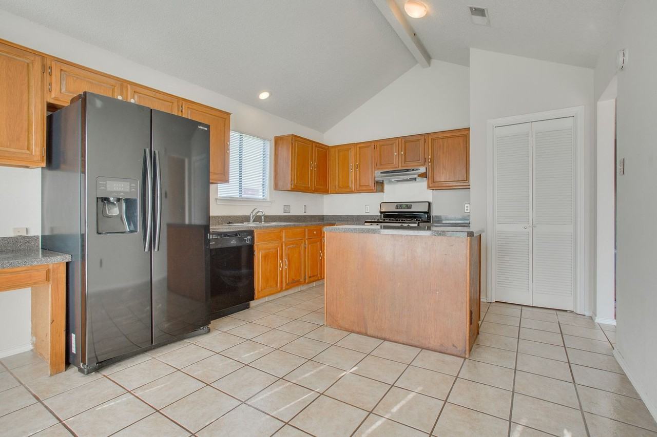 9805 Briar Ridge Dr - Photo 4 of 30