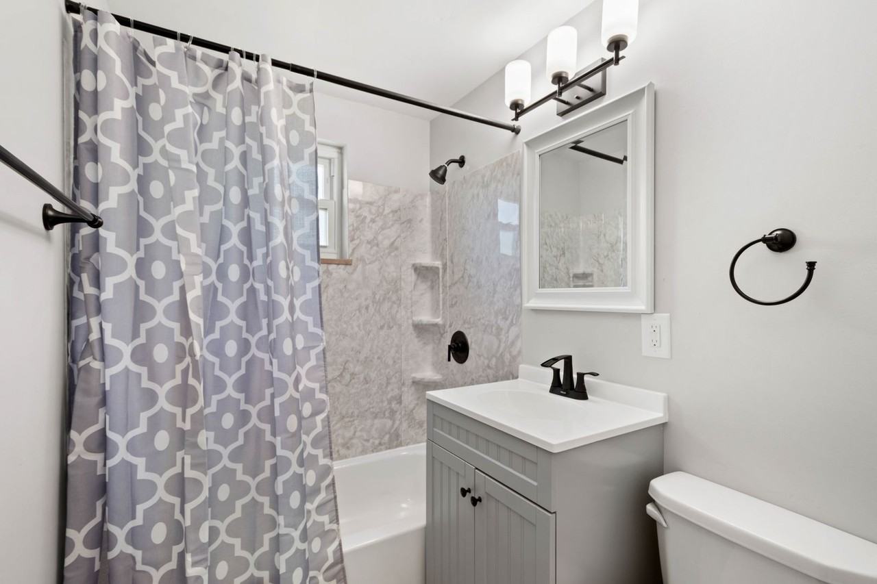 1224 Vine St - Photo 2 of 23