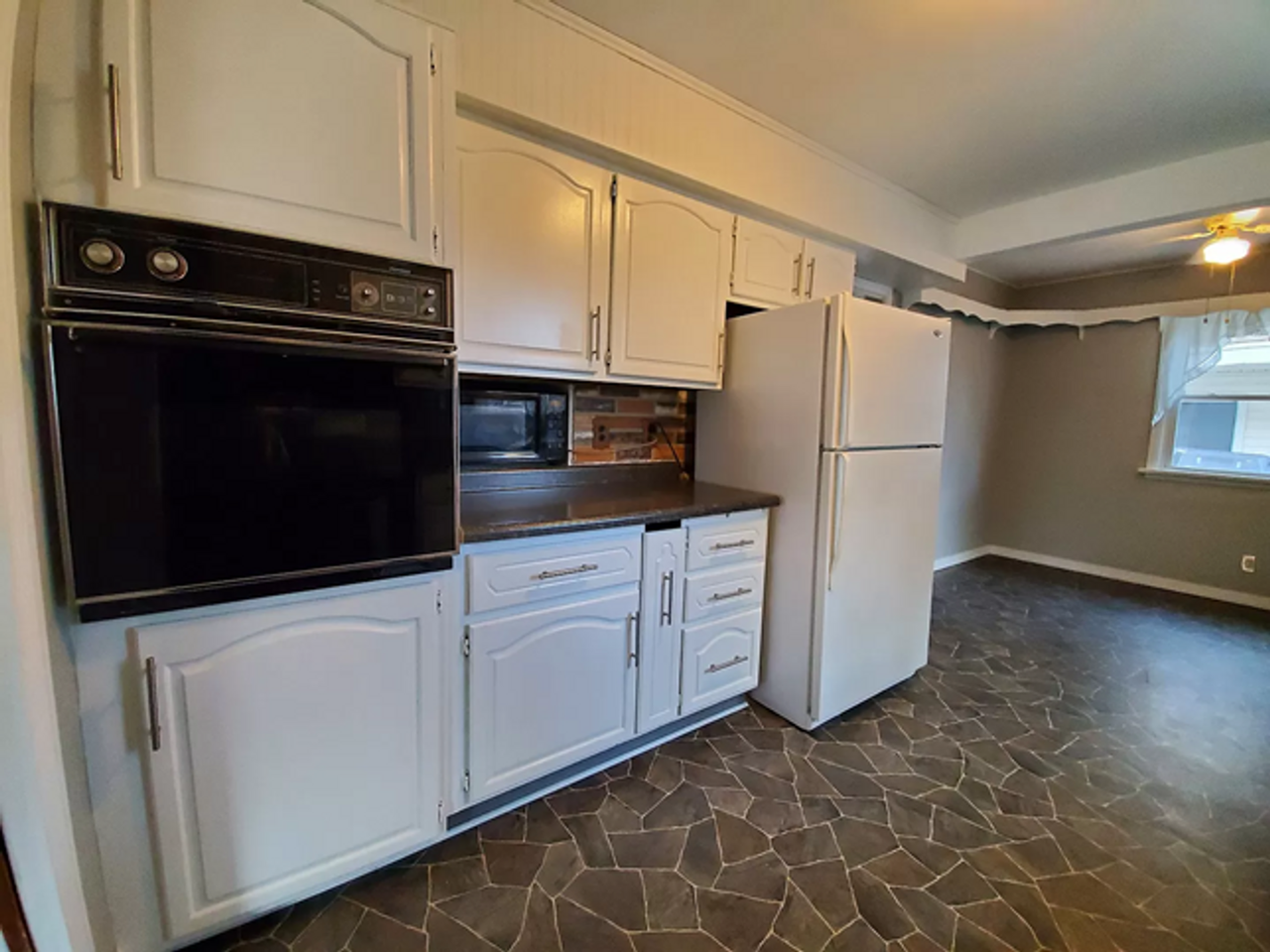 808 E Miller St - Photo 2 of 10