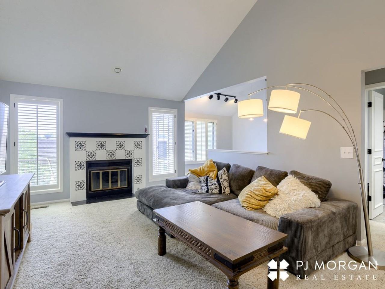 6207 Dorcas Plz - Photo 3 of 25