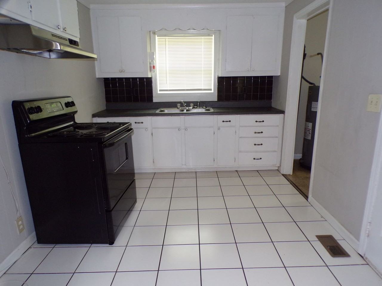 1055 County Road 454 - Photo 2 of 11