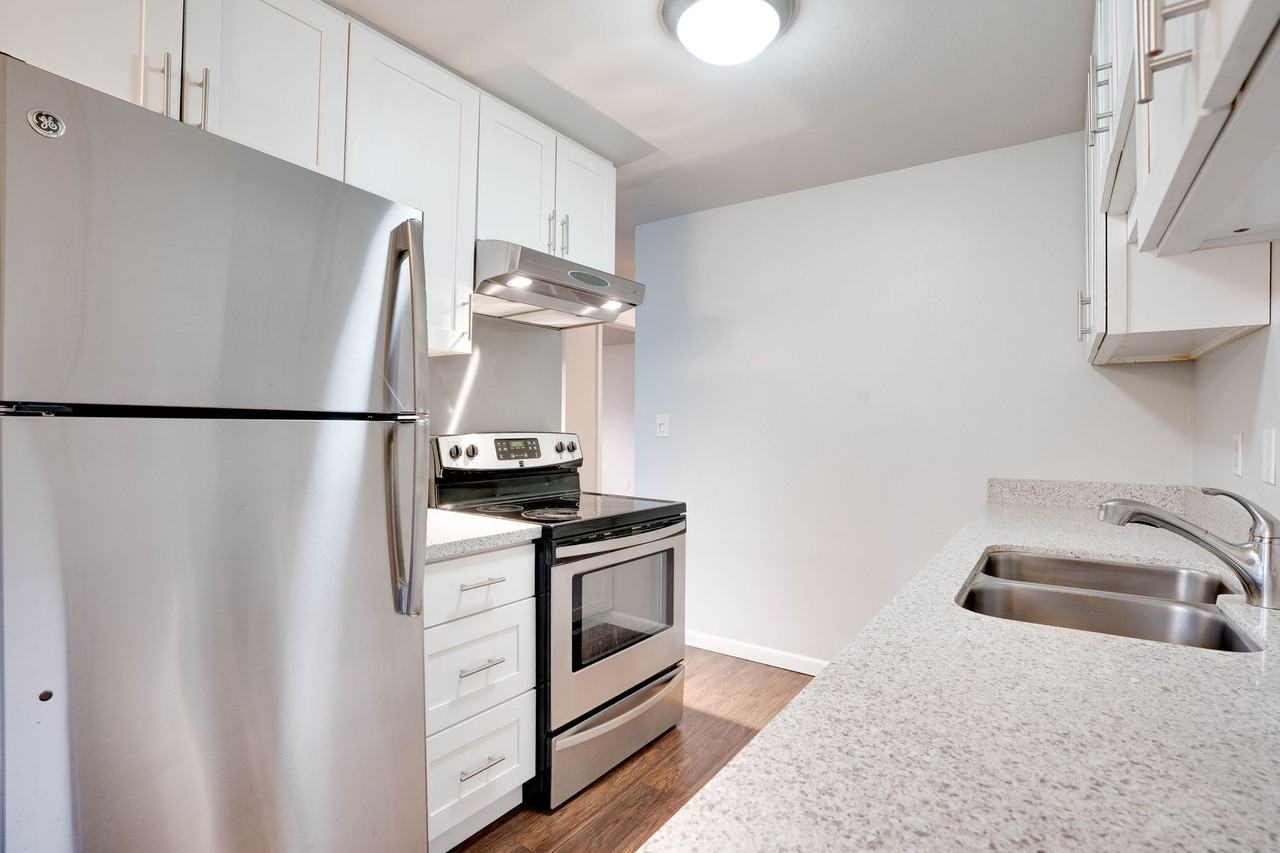 19428 Aurora Ave N - Photo 3 of 17