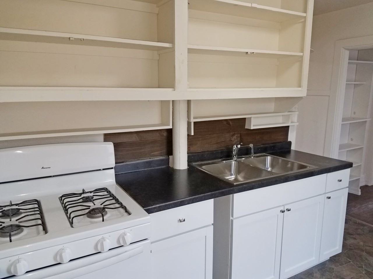 1102 Liberty St - Photo 2 of 10