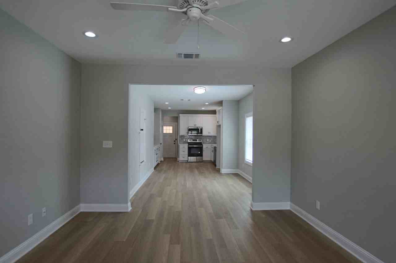 1110 S Porter Ave - Photo 4 of 33