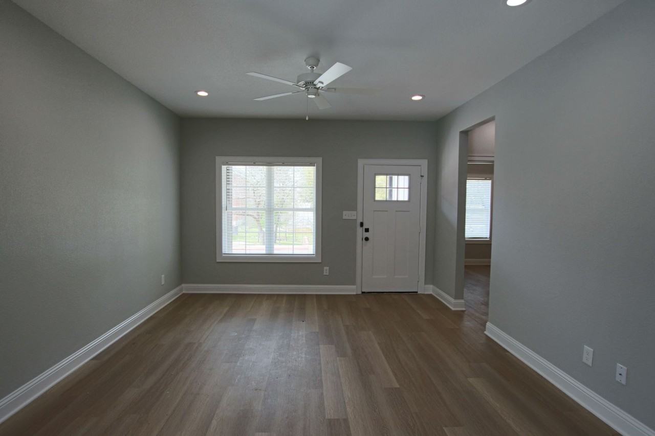 1110 S Porter Ave - Photo 6 of 33