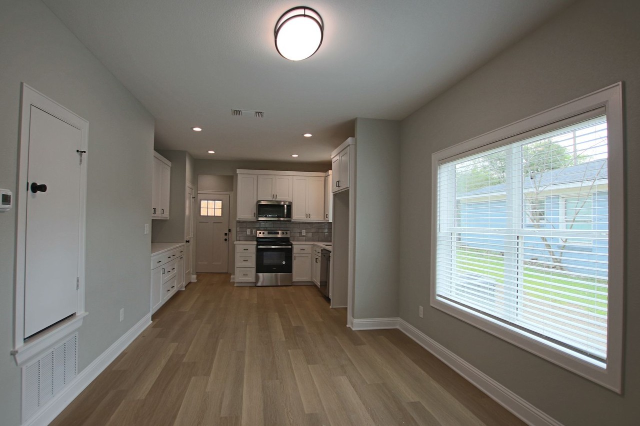 1110 S Porter Ave - Photo 7 of 33