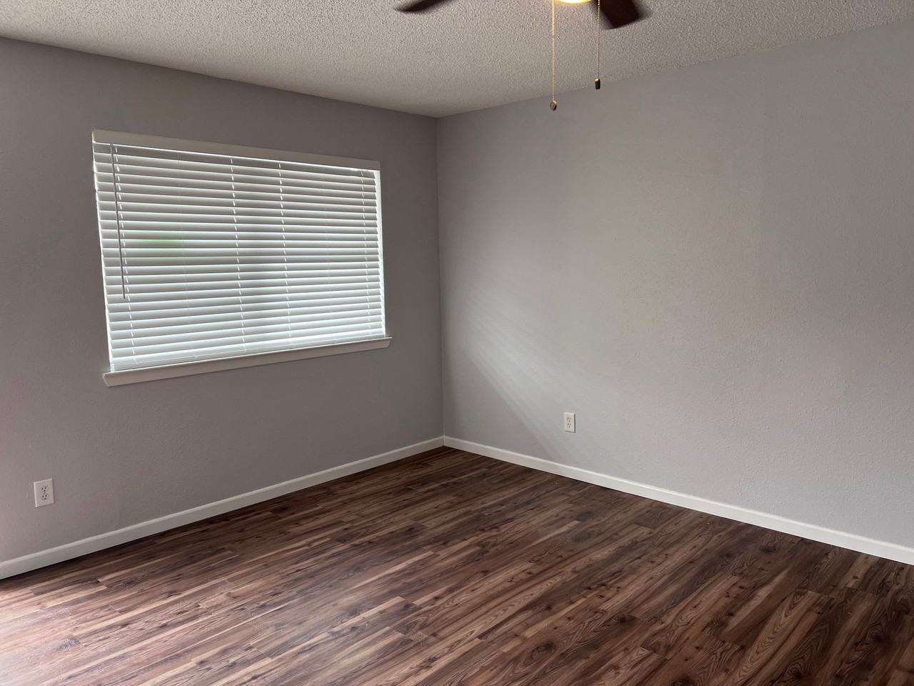 401 Root Ave - Photo 3 of 14