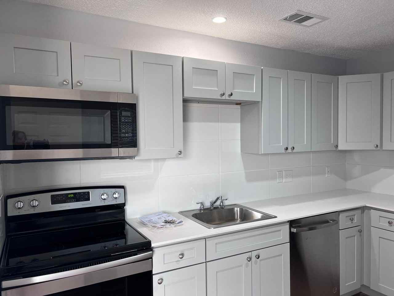 401 Root Ave - Photo 5 of 14