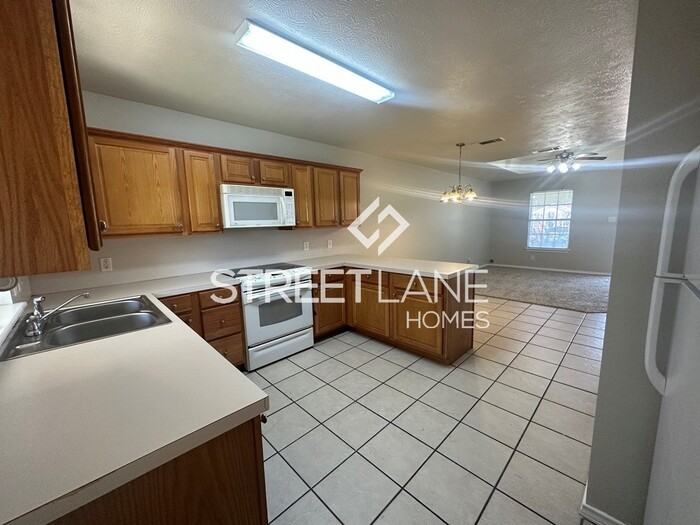 3731 Steeplechase Dr - Photo 3 of 9